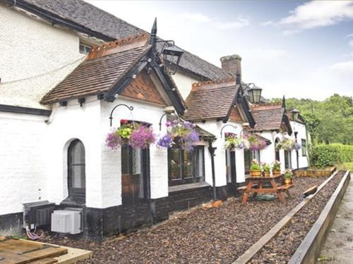 The May Garland Inn Hellingly Exteriör bild