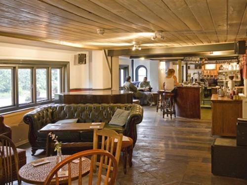 The May Garland Inn Hellingly Exteriör bild